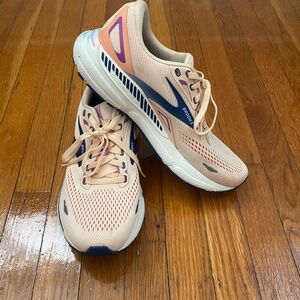 Brooks Adrenaline GTS 23